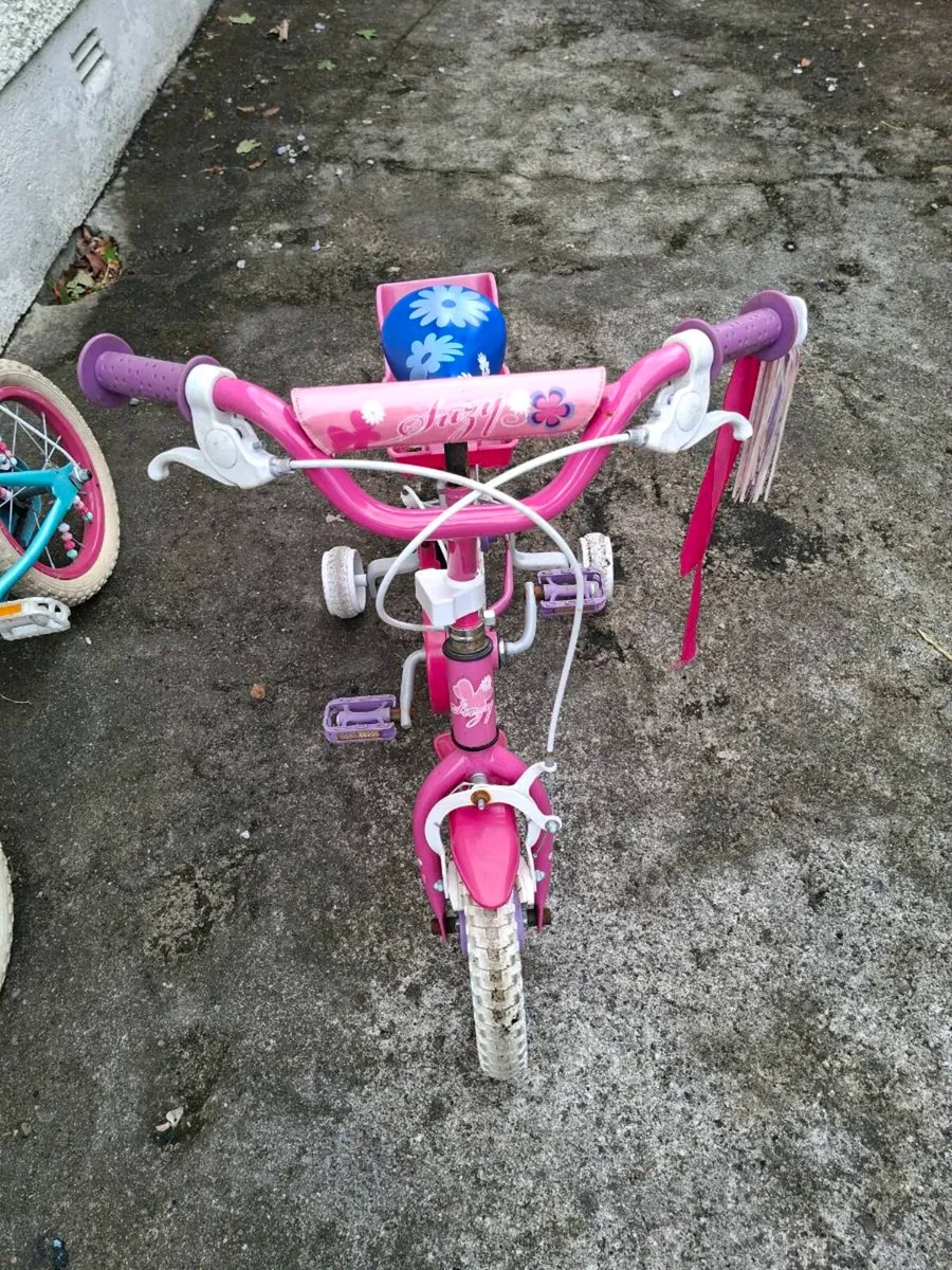 Free to take!!!!! 3 kids bikes and baby bath - Image 3