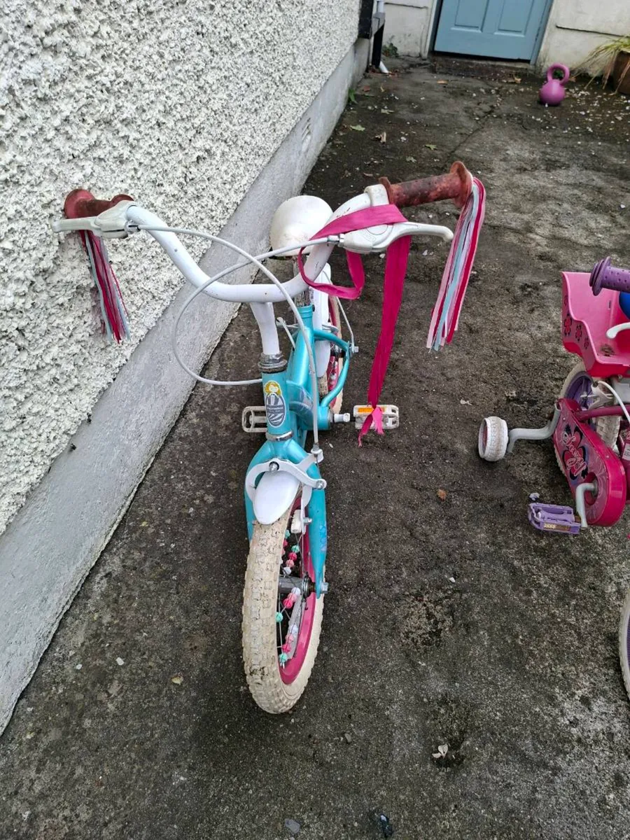 Free to take!!!!! 3 kids bikes and baby bath - Image 4