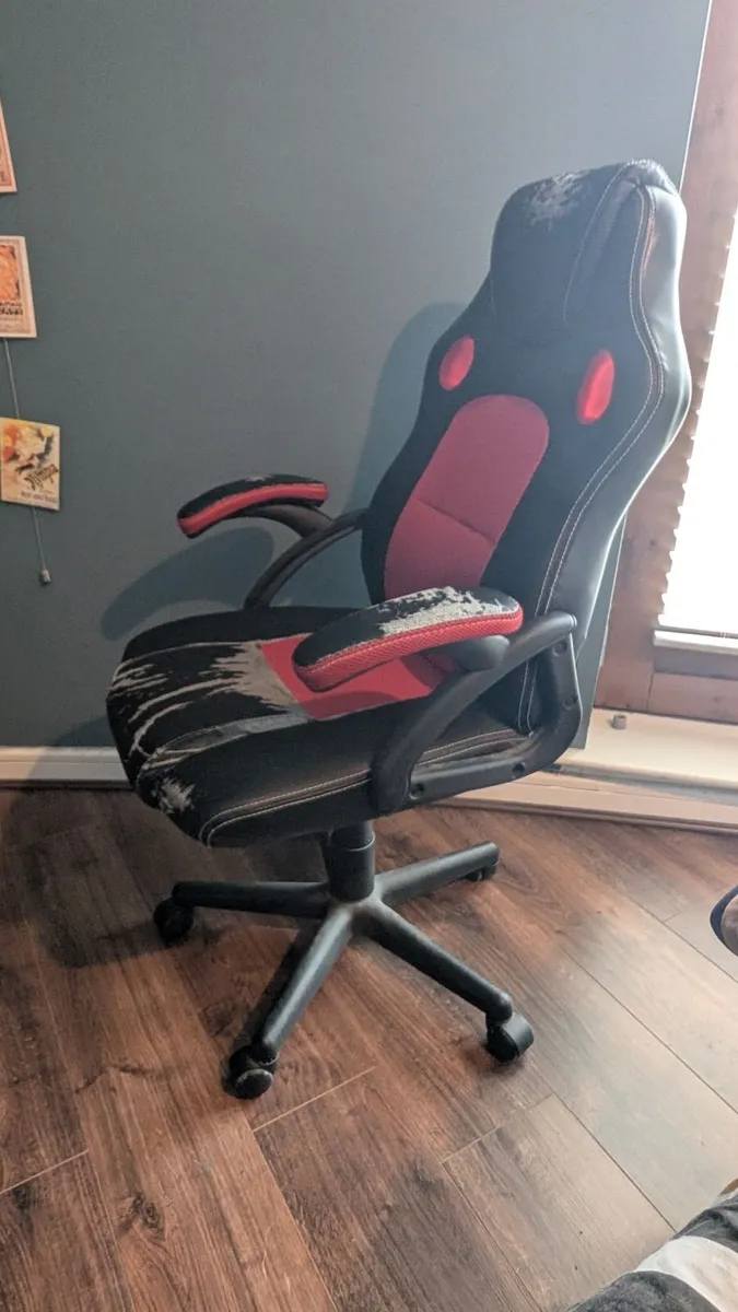 Gaming Chair - Image 1