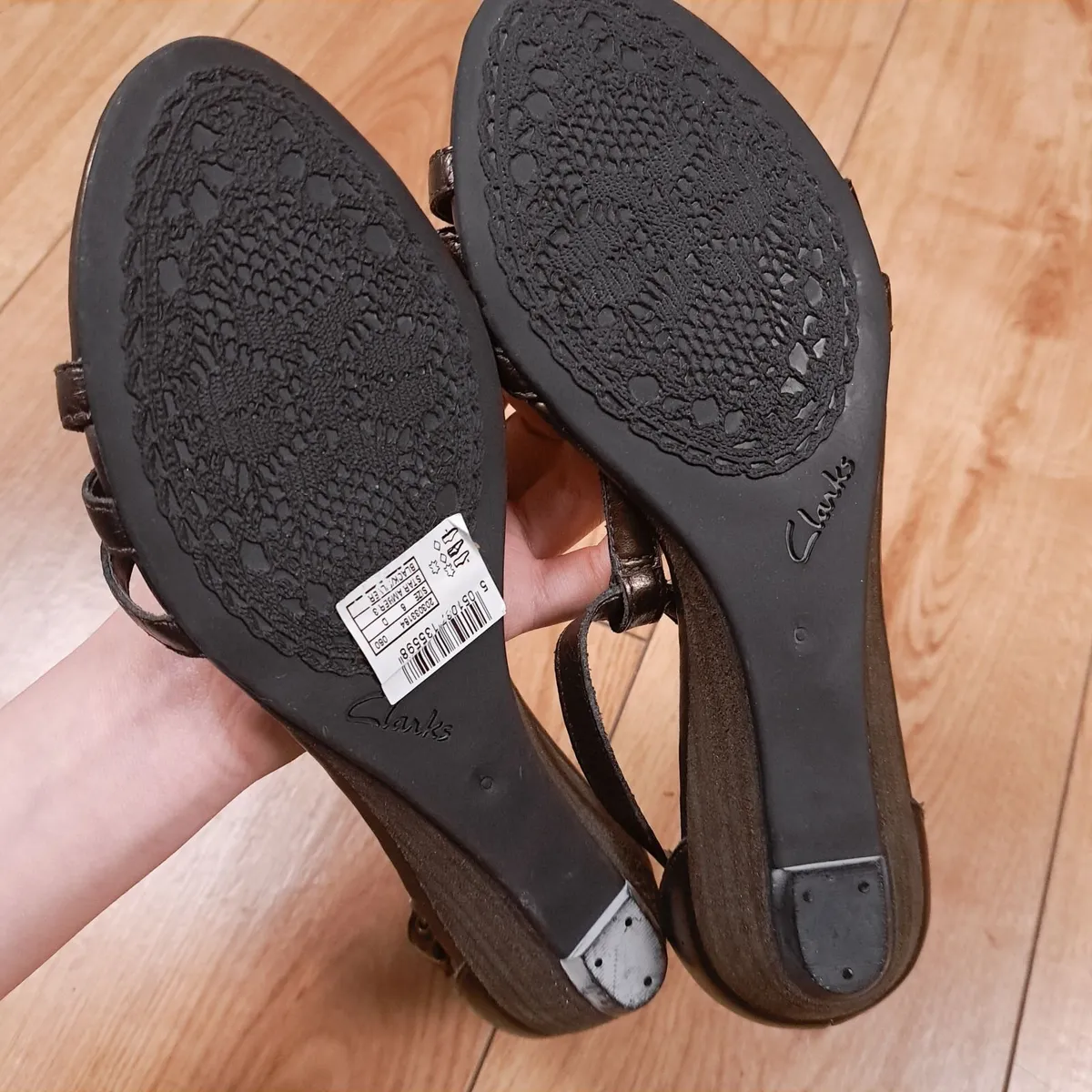 Clarks Bronze Metallic T-Bar Sandals 6UK/39EU - Image 4