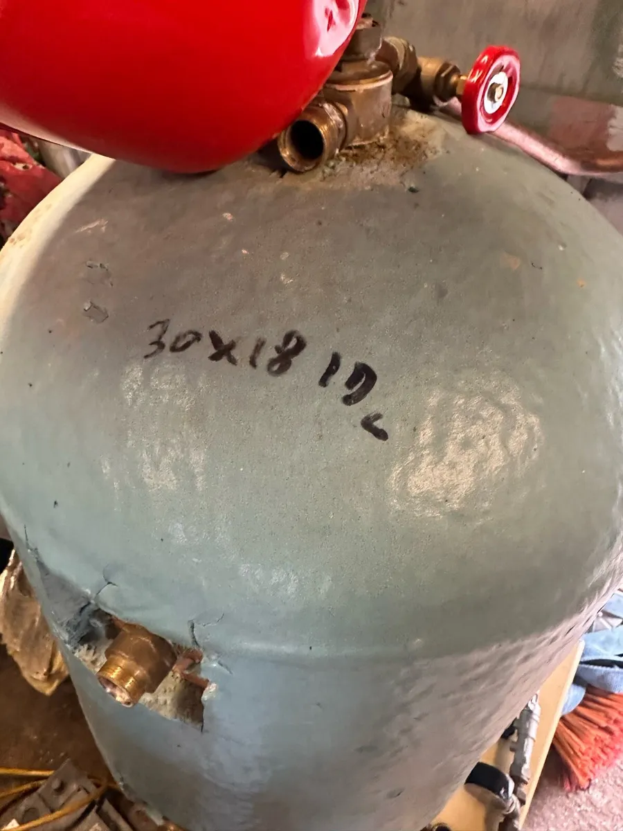 Copper cylinder & expansion tank - Image 4