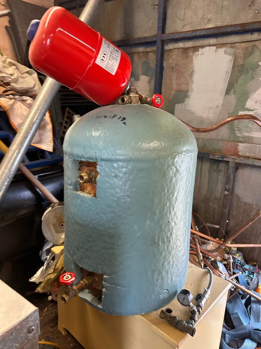 Copper cylinder & expansion tank - Image 1