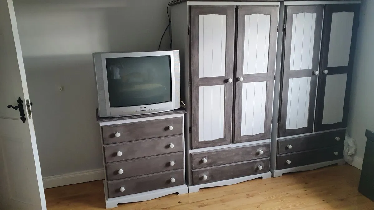 Wardropes - Image 1
