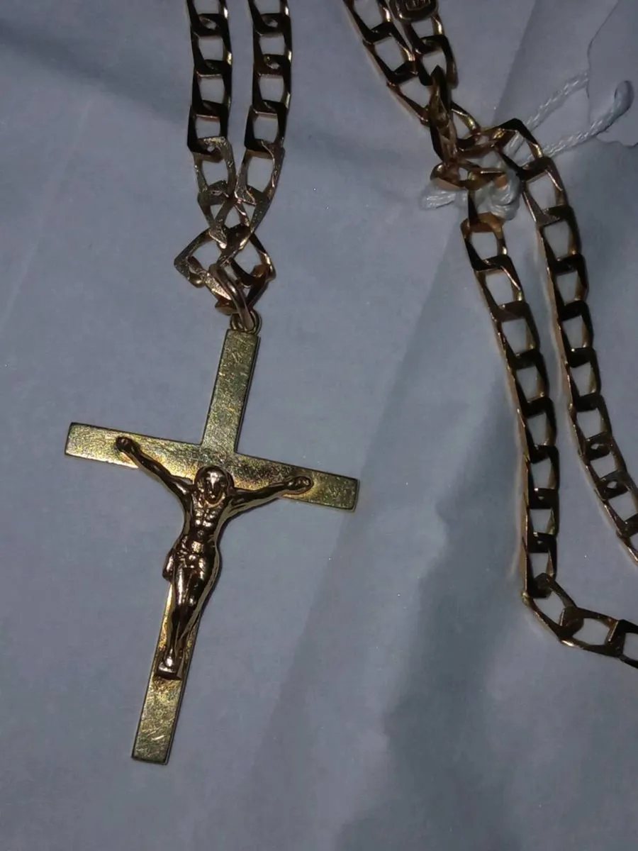 Heavy 9ct gold long chain with solid gold cross - Image 2