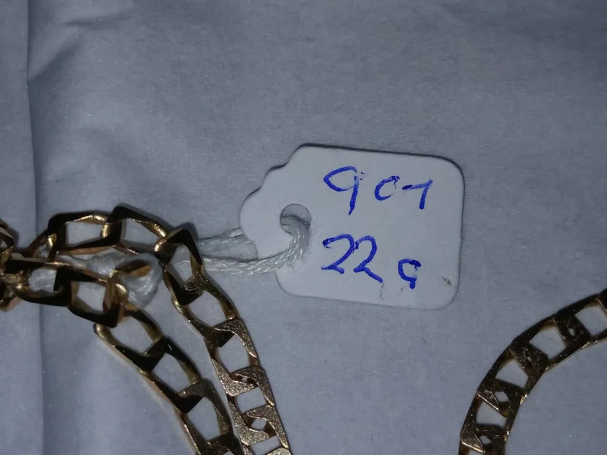 Heavy 9ct gold long chain with solid gold cross - Image 3