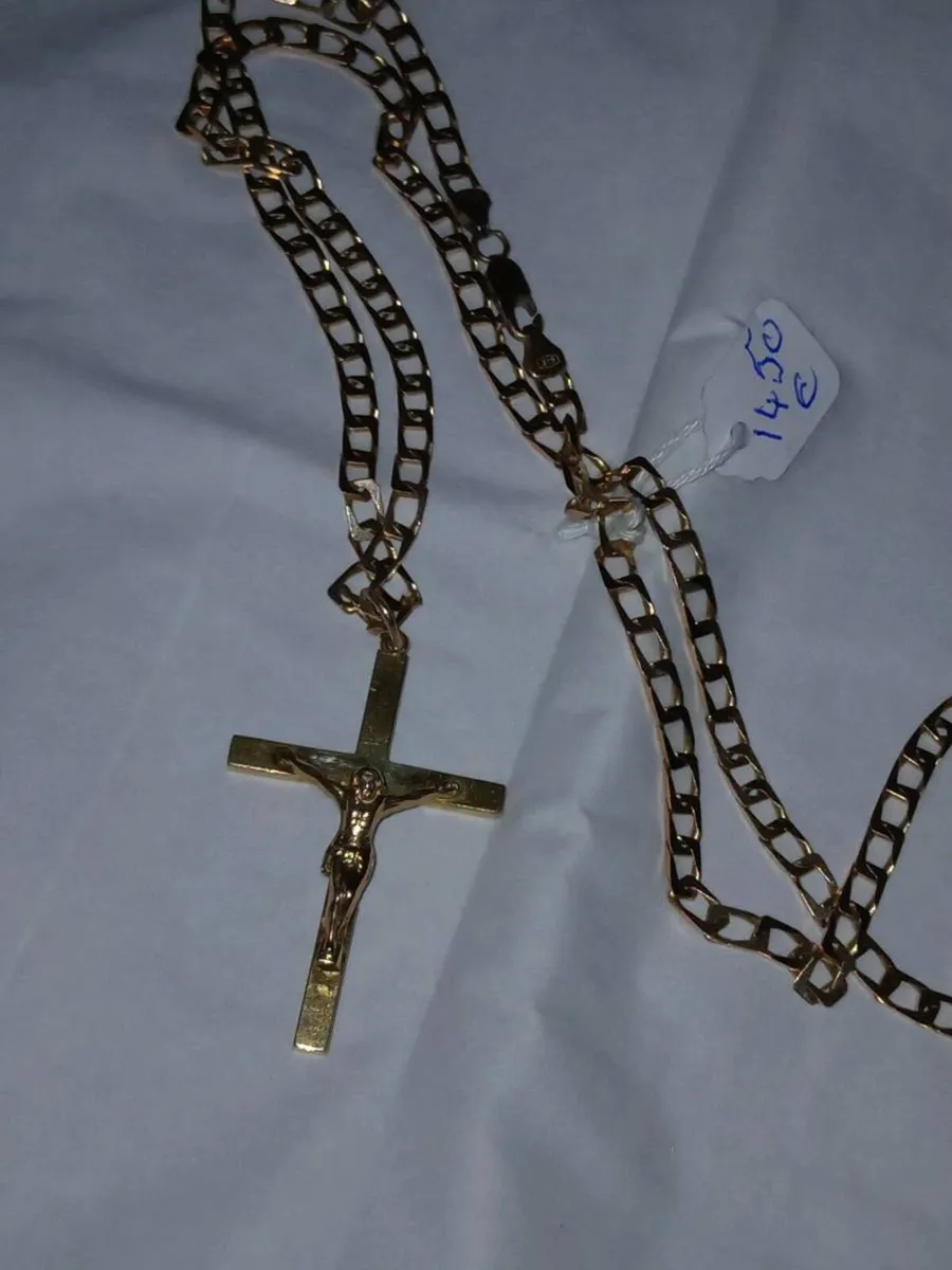Heavy 9ct gold long chain with solid gold cross - Image 1