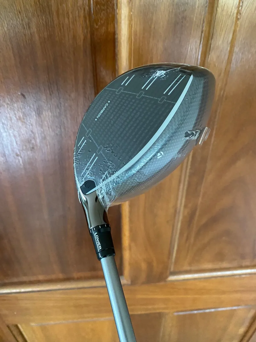 TaylorMade NEW Qi 35 10.5 Degree Reg Flex Driver - Image 3