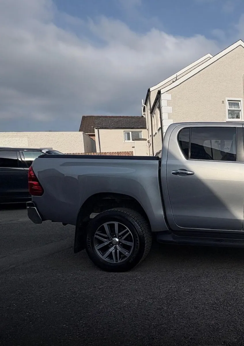 TOYOTA HILUX 2016-2026 GENUINE ROLLER SHUTTER SILV - Image 3