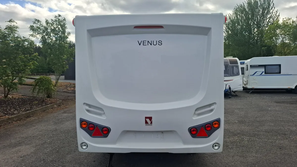 Lunar Venus 4 Berth Island Bed Caravan - Image 4