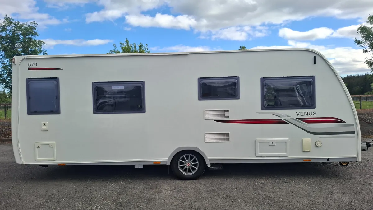 Lunar Venus 4 Berth Island Bed Caravan - Image 3