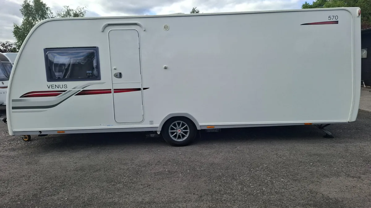 Lunar Venus 4 Berth Island Bed Caravan - Image 1