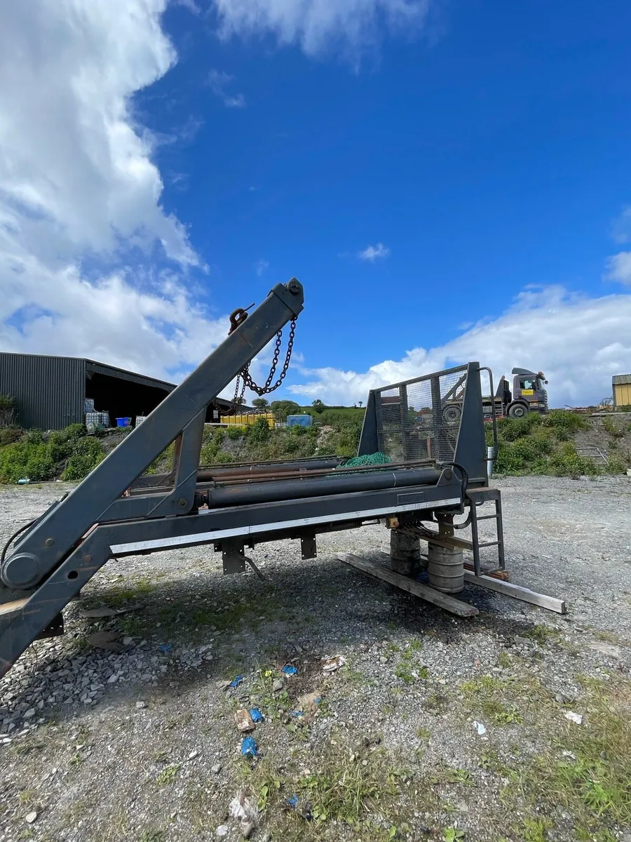 HYVA Skip Equipment - Image 1