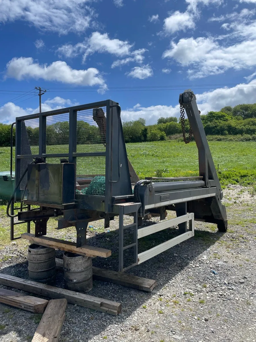HYVA Skip Equipment - Image 2