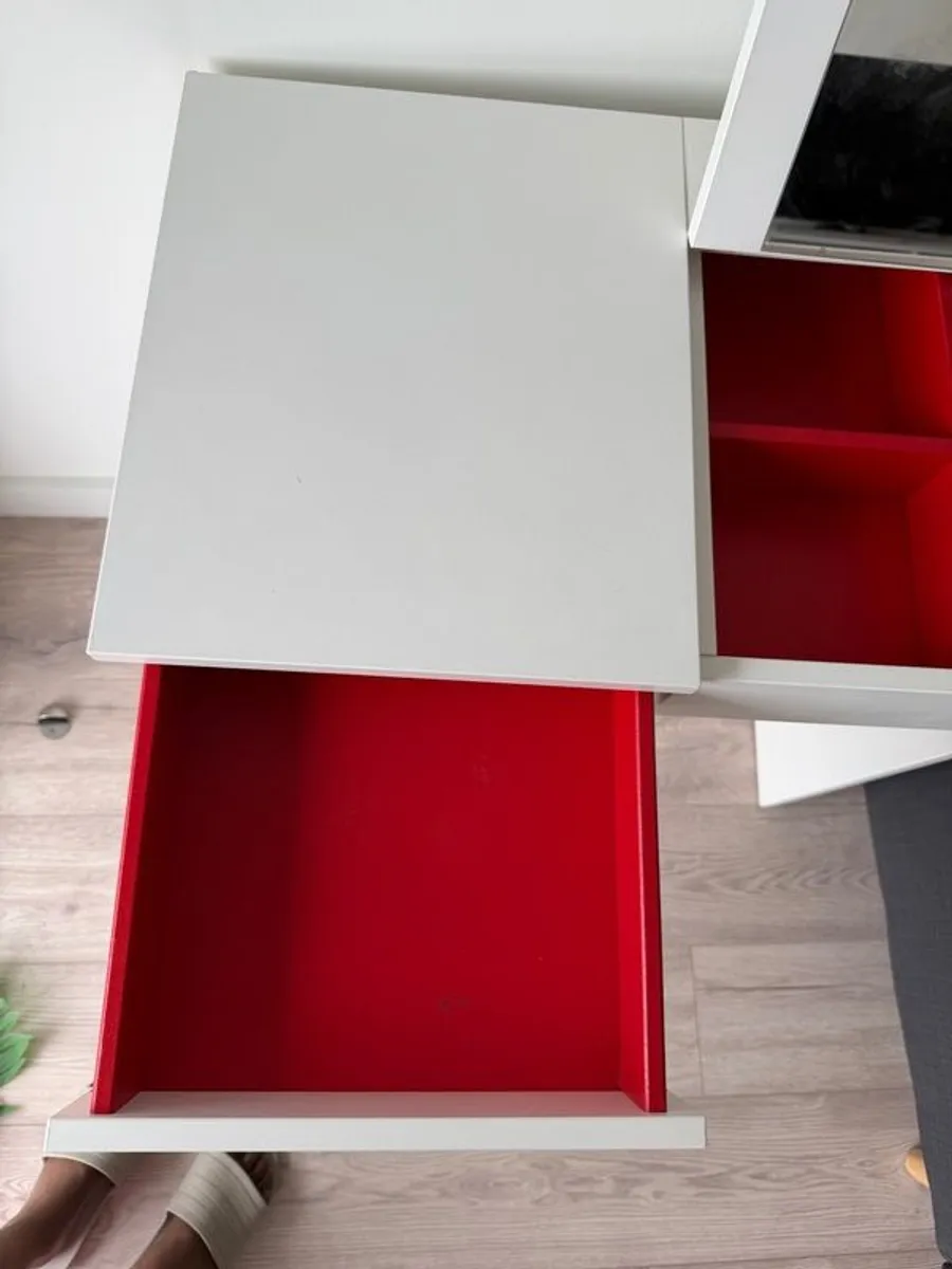 Dressing table - Image 1