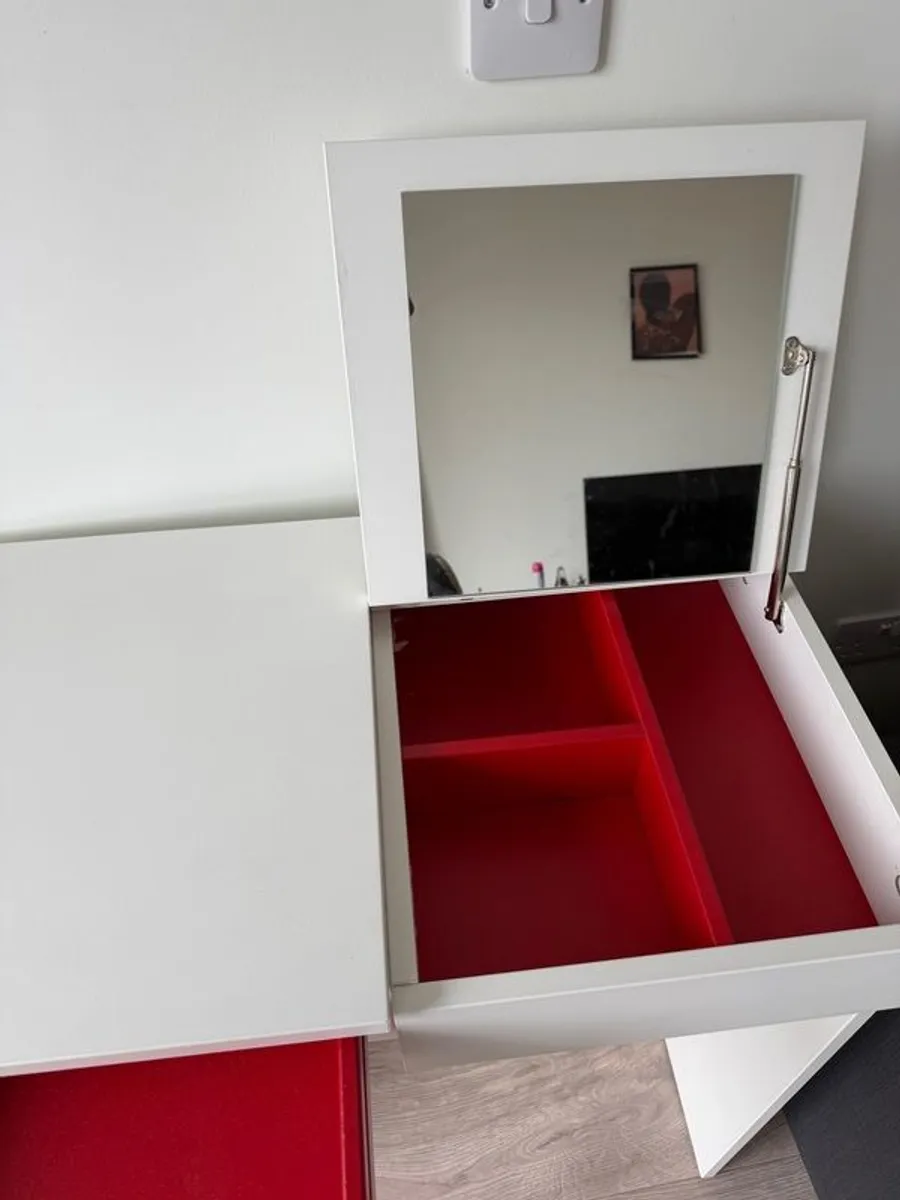 Dressing table - Image 2