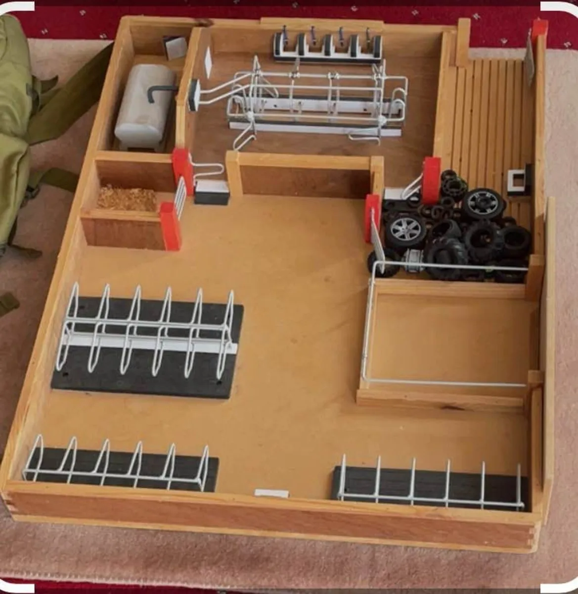 MILLWOOD CRAFTS DAIRY FARM PLAYSET - Image 2