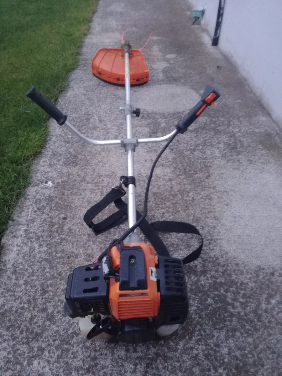 Petrol trimmer - Image 1