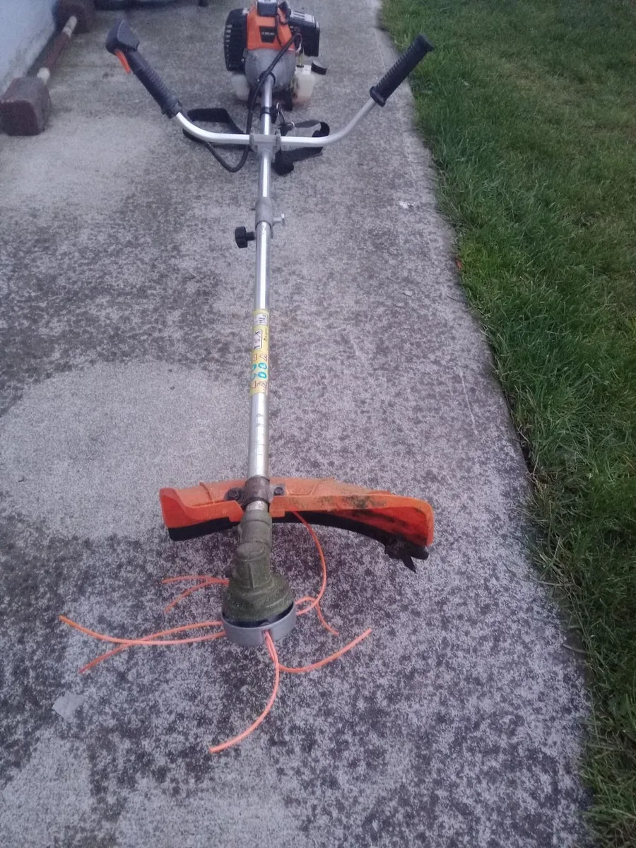 Petrol trimmer - Image 2