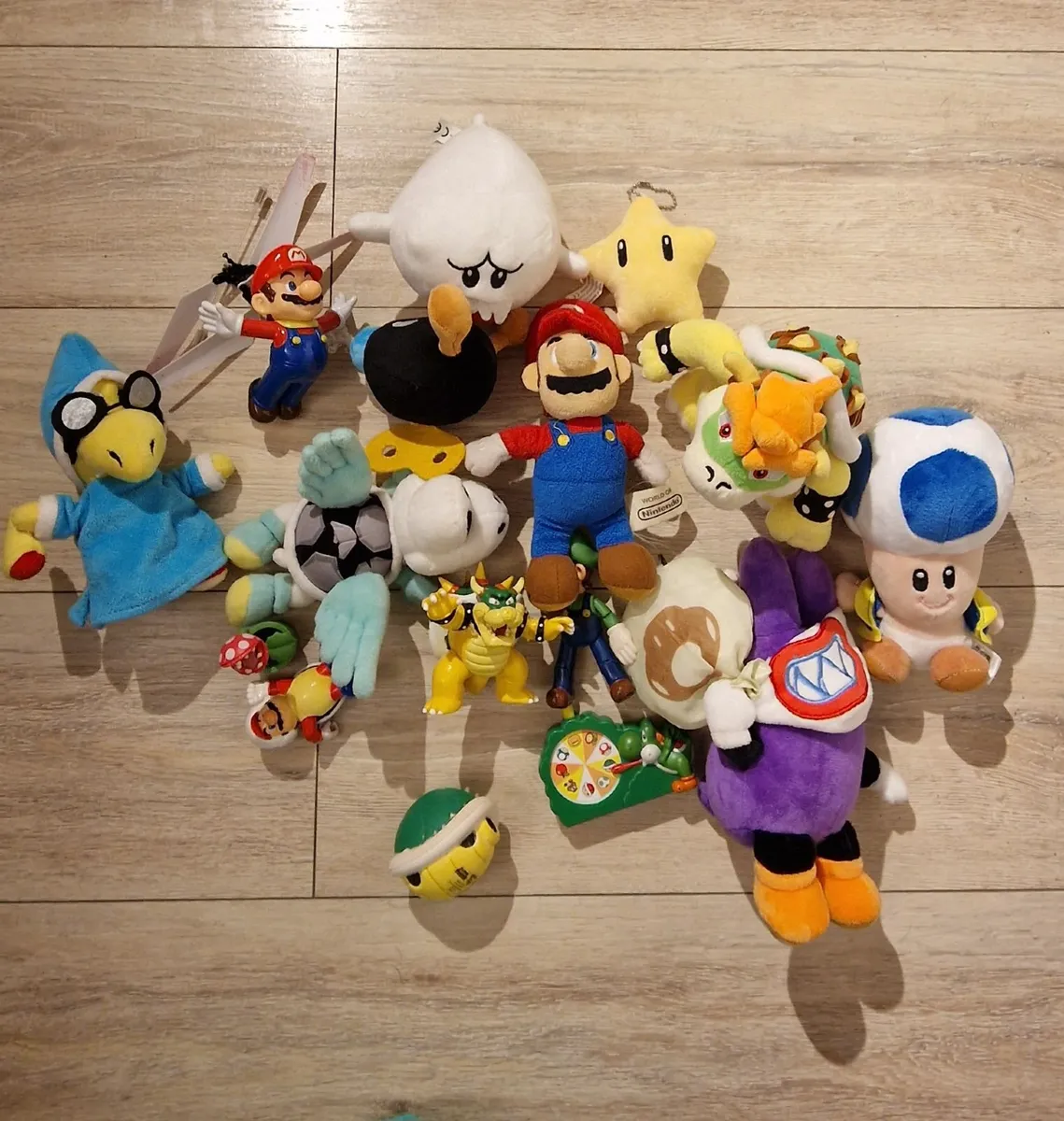 A bag of Super Mario toys - Image 2