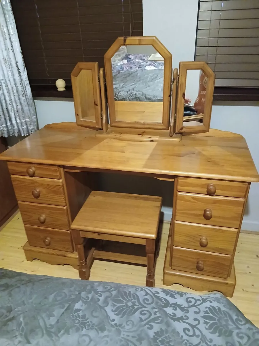 Dressing table and bed side lockers - Image 1