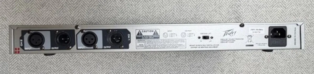 Peavey PV 215 EQ 15 Band Graphic Equalizer Grey. - Image 1