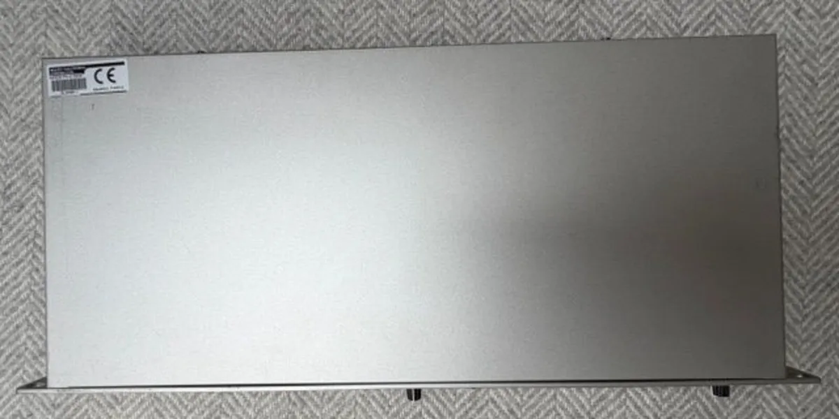 Peavey PV 215 EQ 15 Band Graphic Equalizer Grey. - Image 3