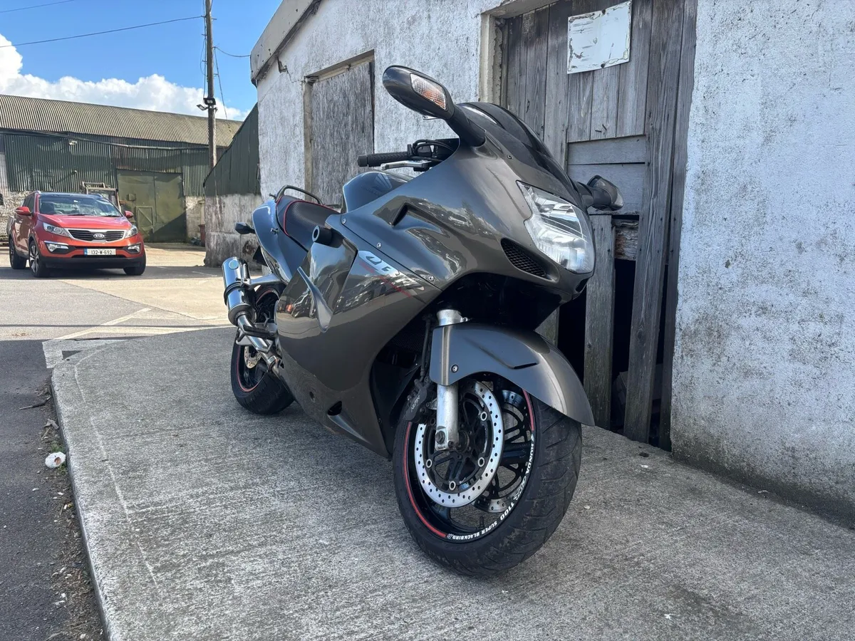 Honda CBR1100XX Black Bird - Image 3