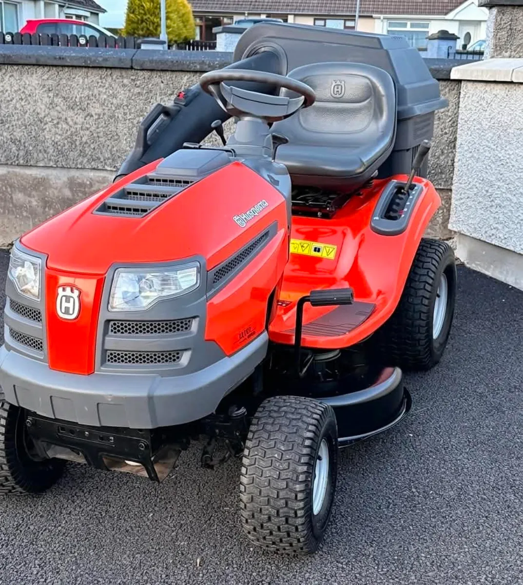 Husqvarna ride on lawnmower - Image 3