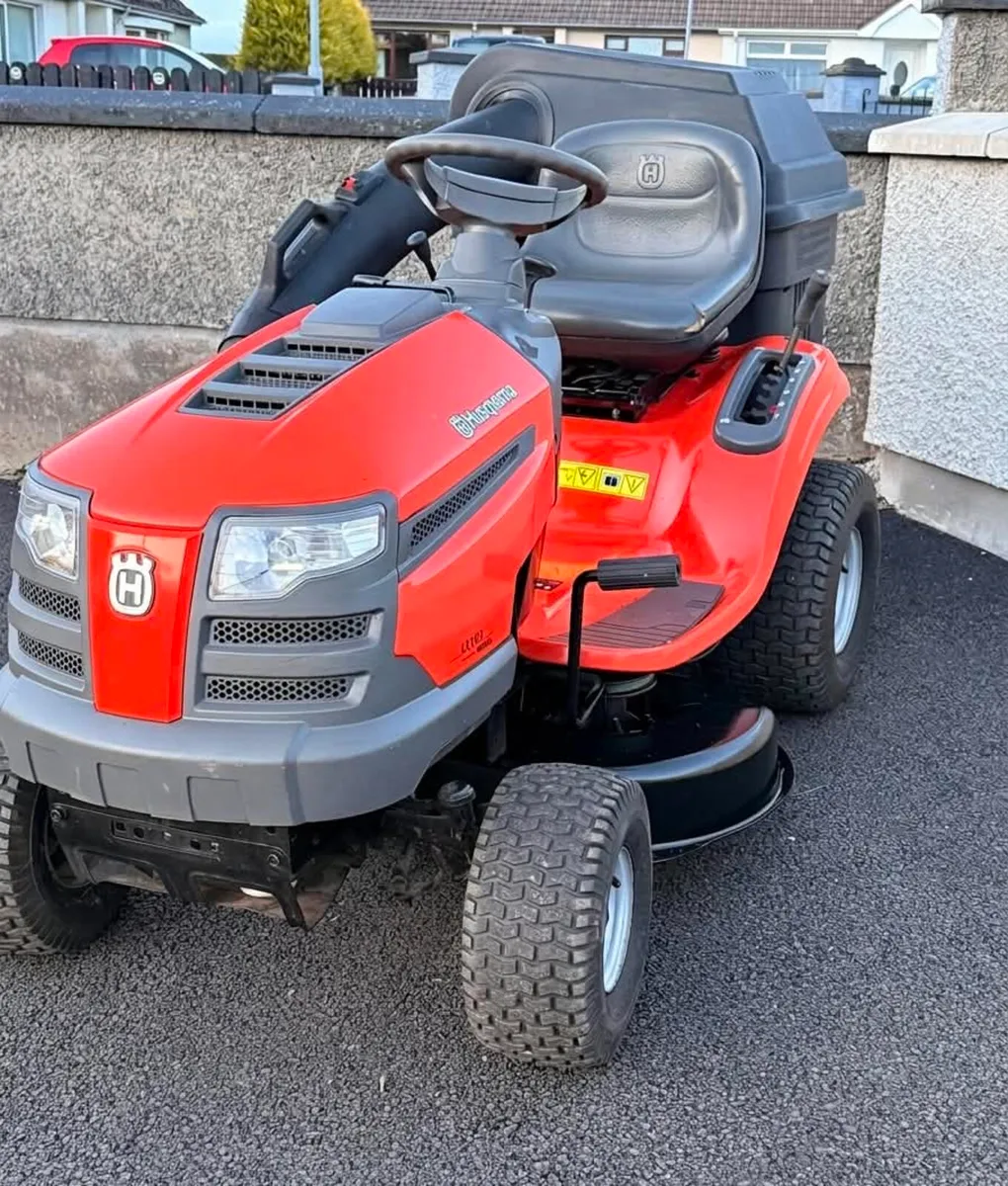 Husqvarna ride on lawnmower - Image 4