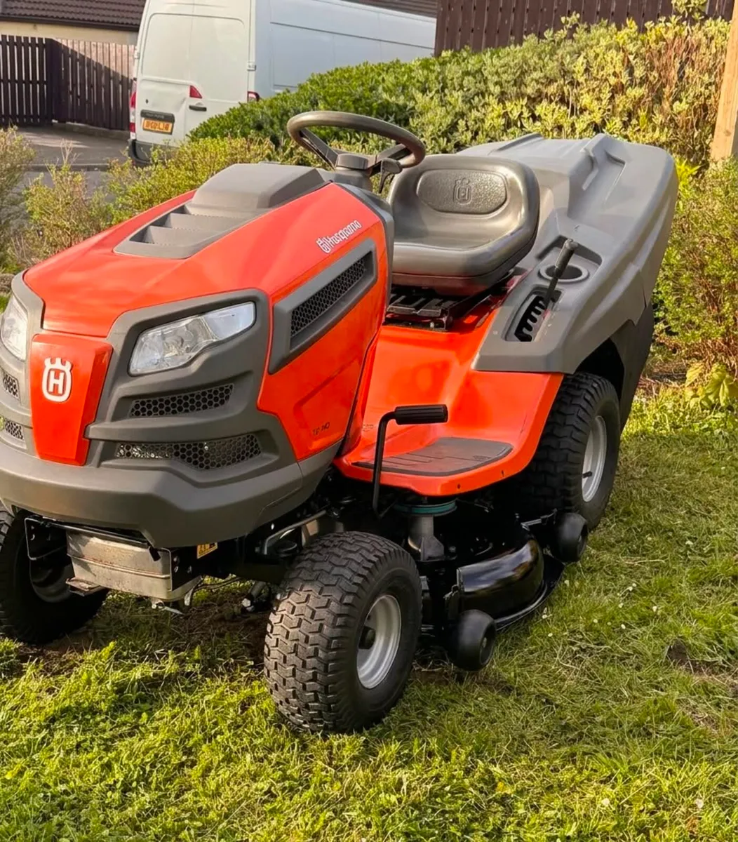 Husqvarna ride on lawnmower - Image 2
