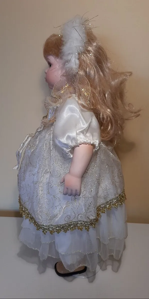 Porcelain doll - Image 4