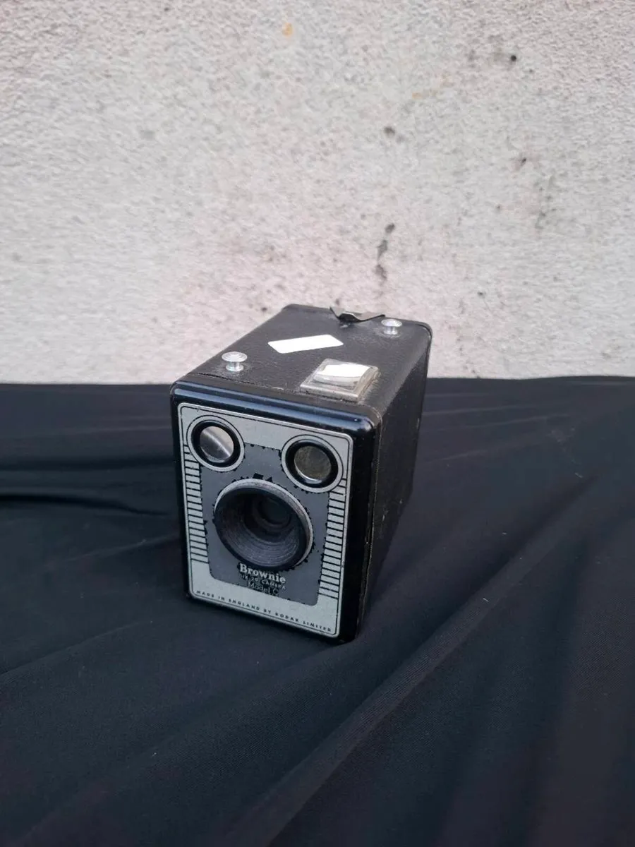 Brownie vintage camera postage possible - Image 2