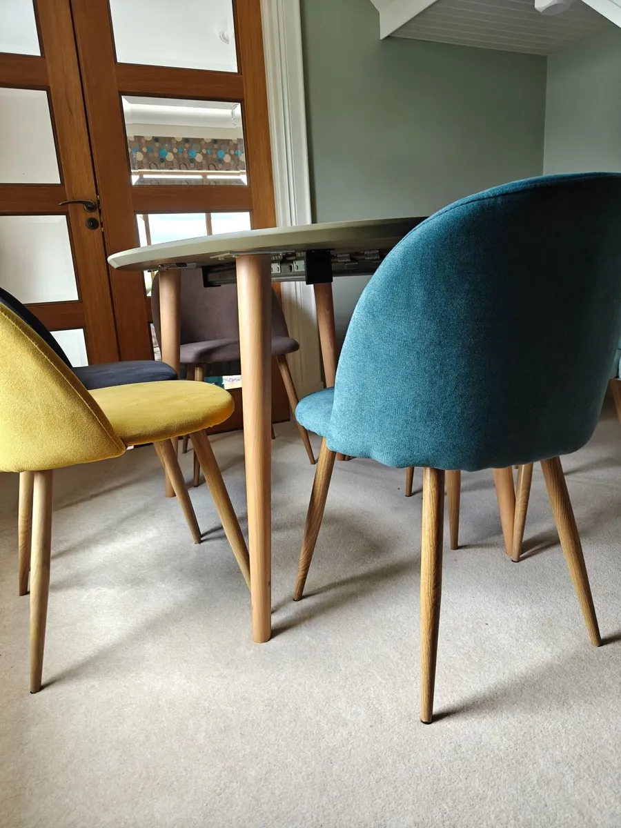 Dining table and 6 chairs - Image 3
