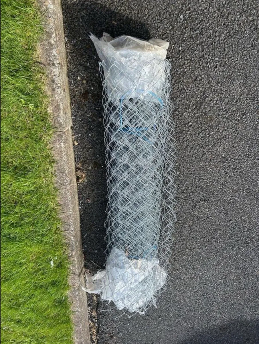 Roll of chain link fence - Image 2
