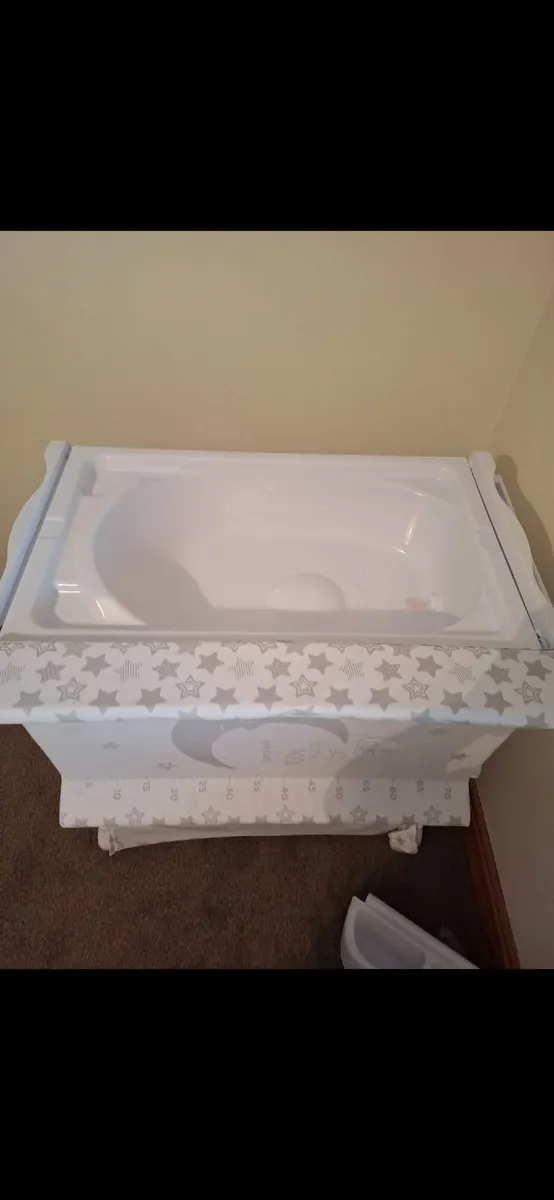 Baby changing table - Image 3