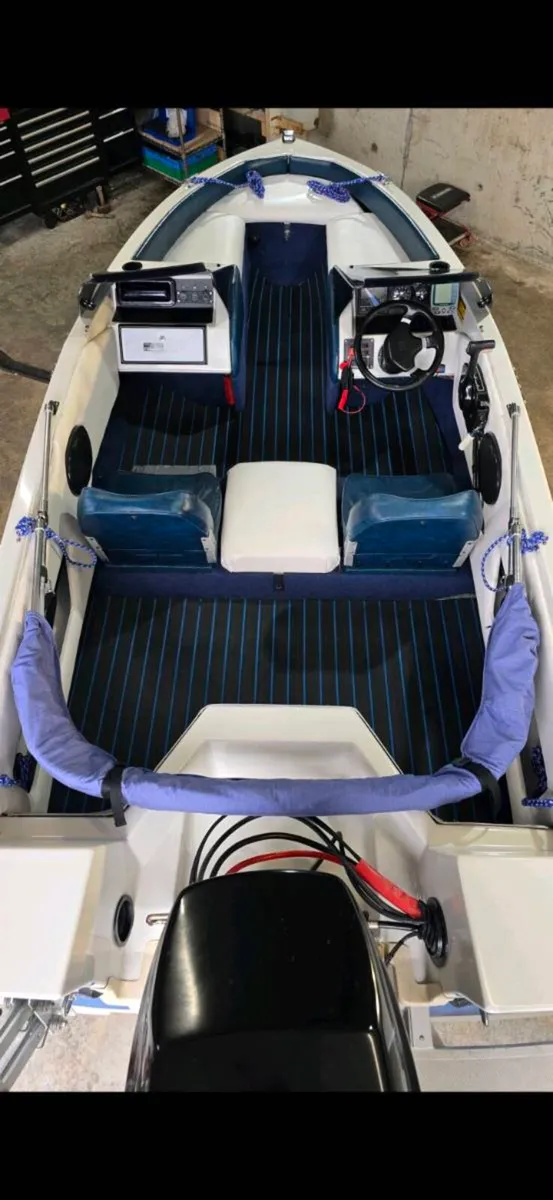 Speedboat Bayliner Capri - Image 1