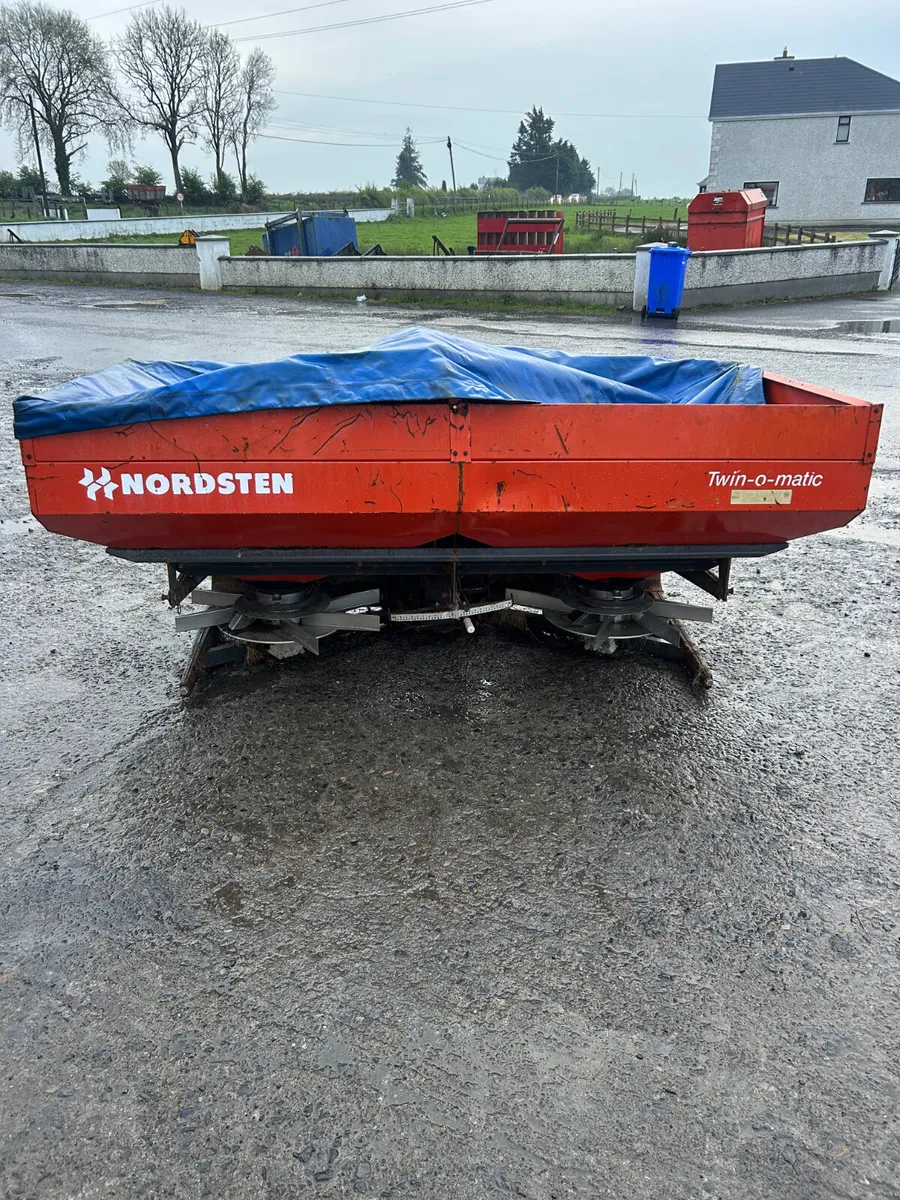 Nordsten Twin Disc Fertiliser Spreader - Image 1