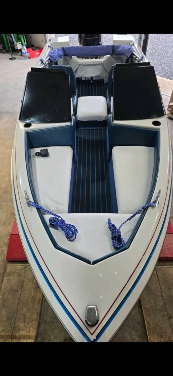 Speedboat Bayliner Capri - Image 2