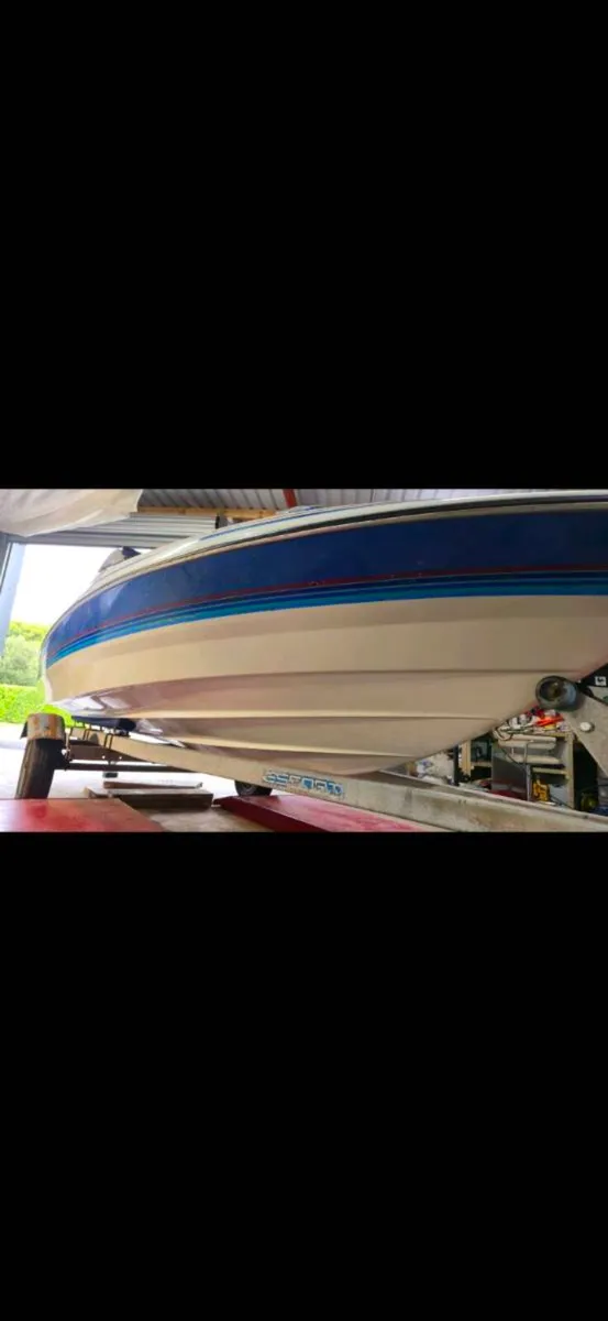 Speedboat Bayliner Capri - Image 3