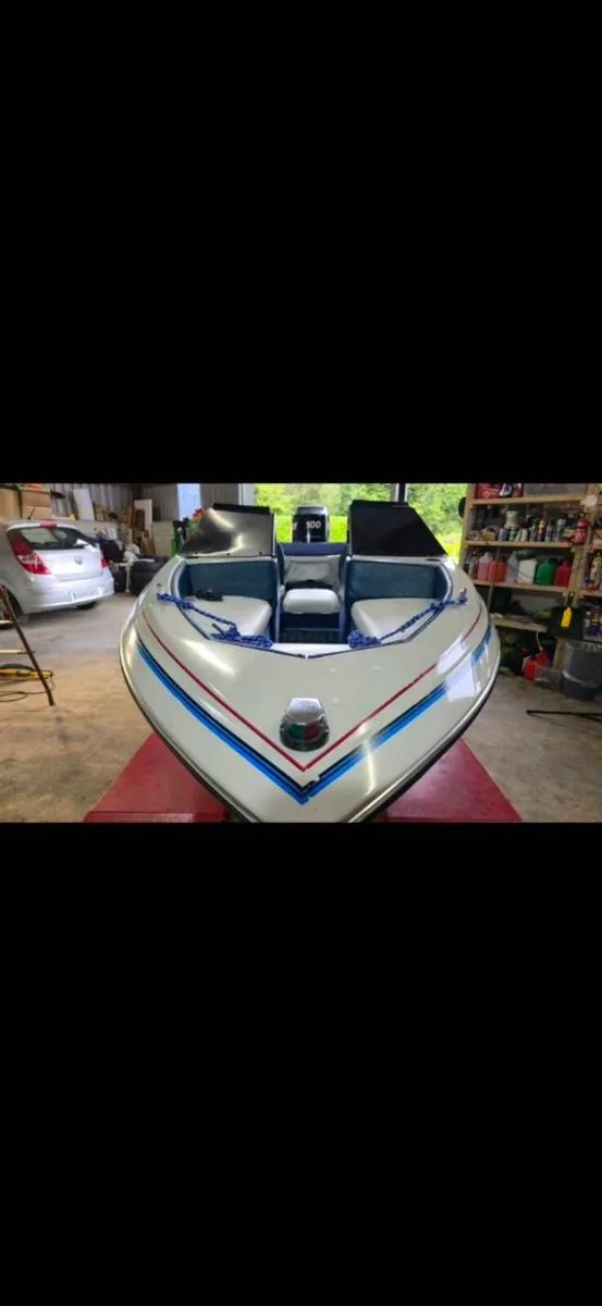 Speedboat Bayliner Capri - Image 4