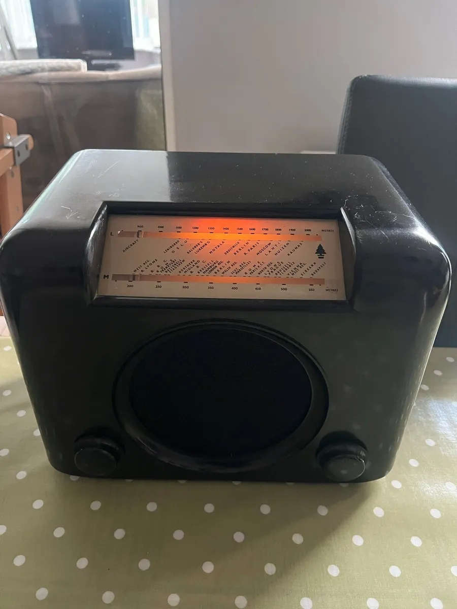 Vintage Bush DAC90 Radio - Image 1