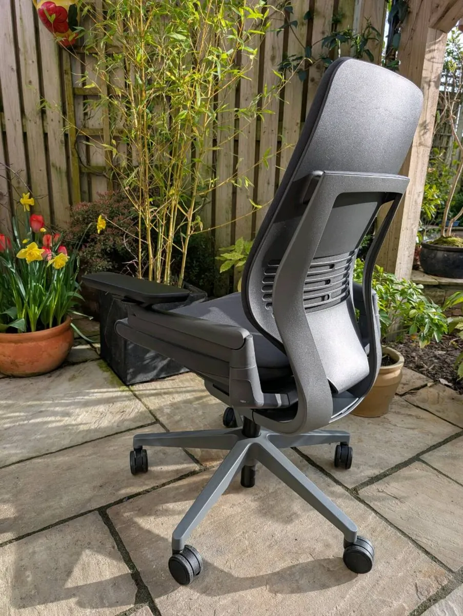 Ergonomic office chair - Image 2
