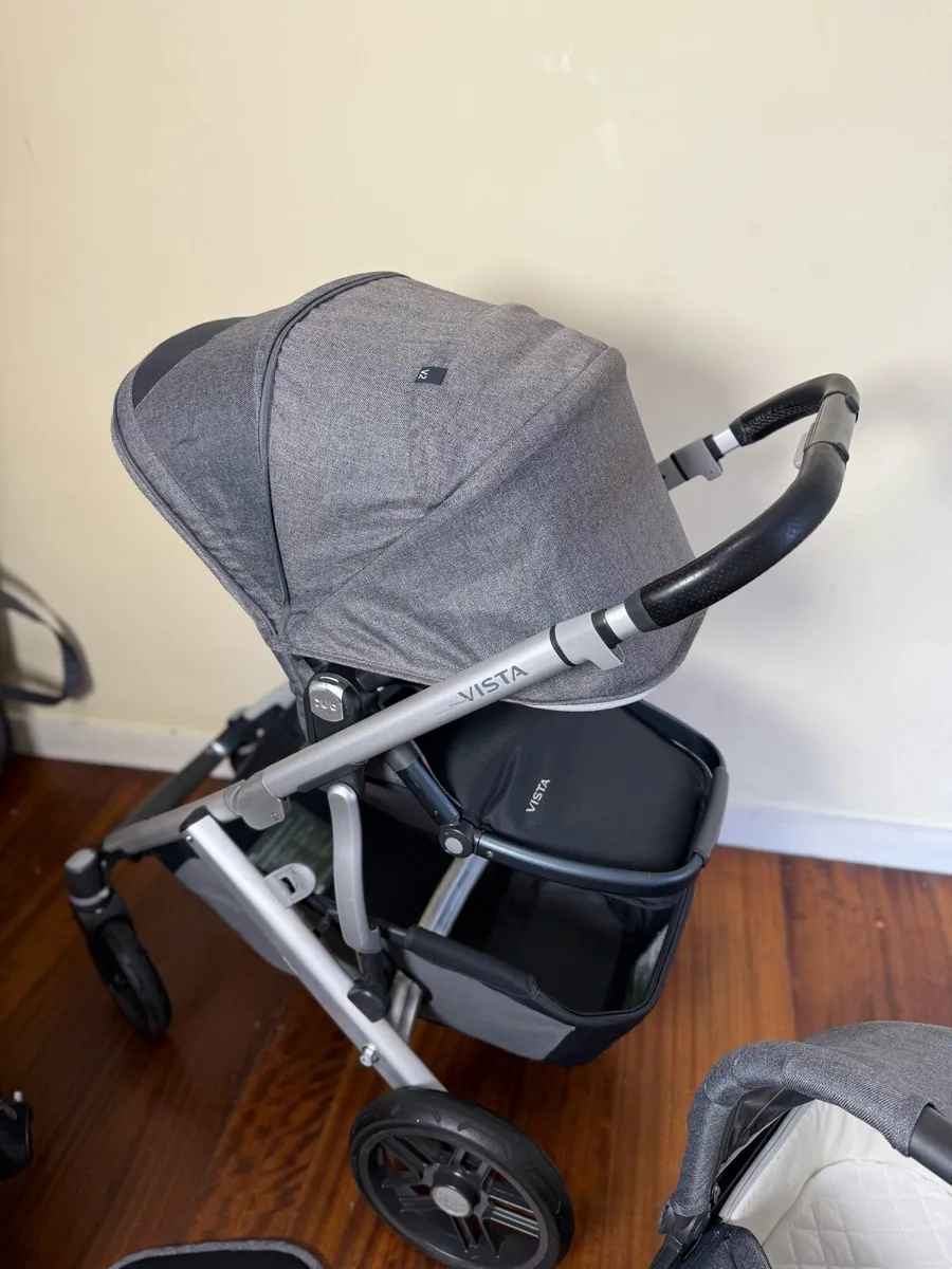 Uppababy Vista V2 travel system - Image 2