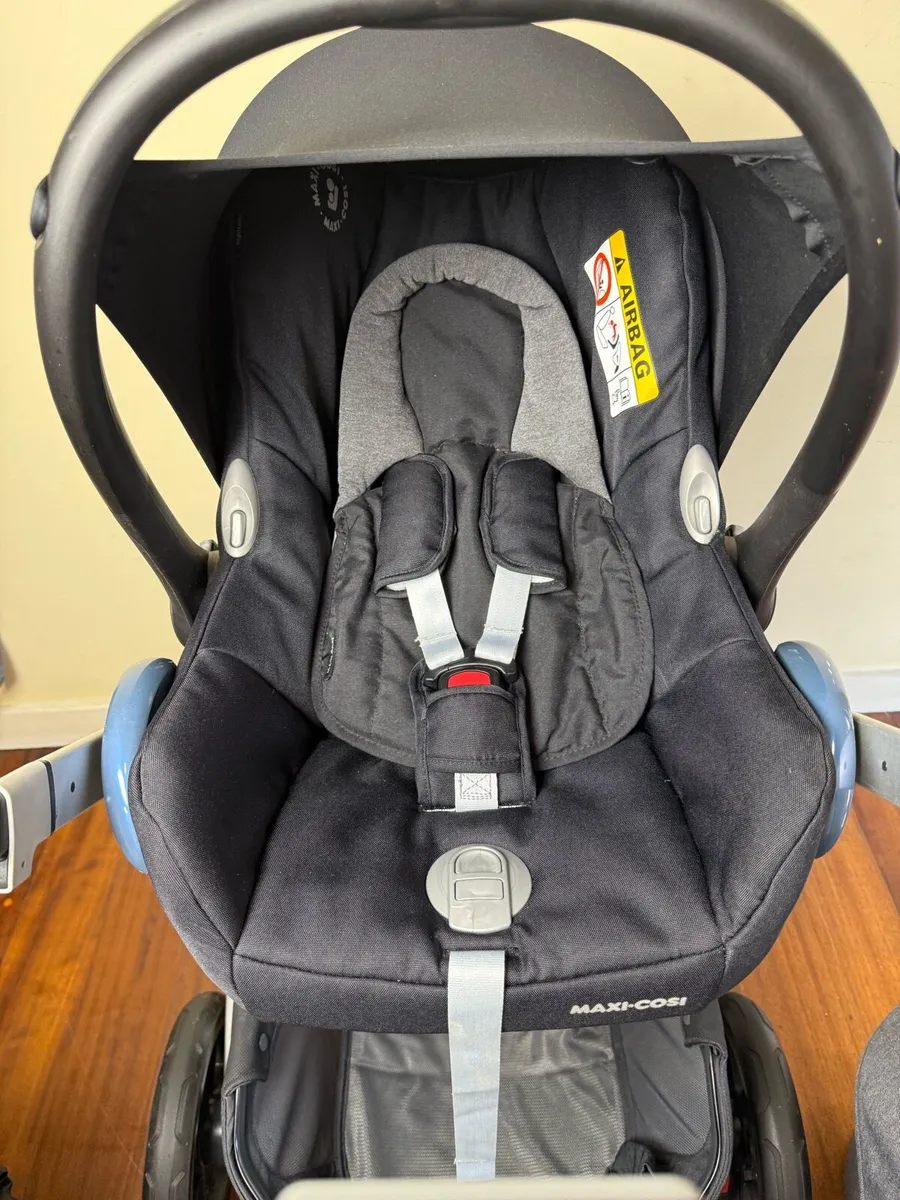 Uppababy Vista V2 travel system - Image 4