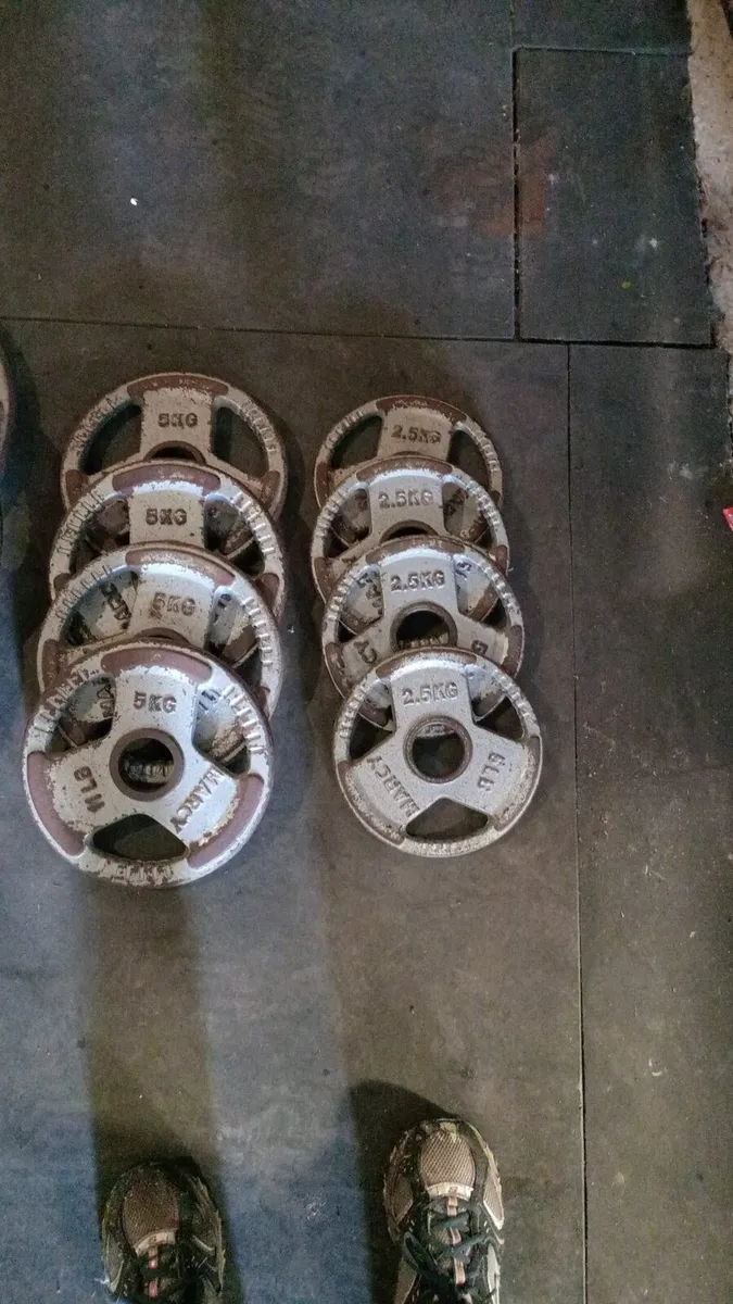 Marcy 120kg Tri-Grip Olympic Cast Iron Weight Set - Image 1