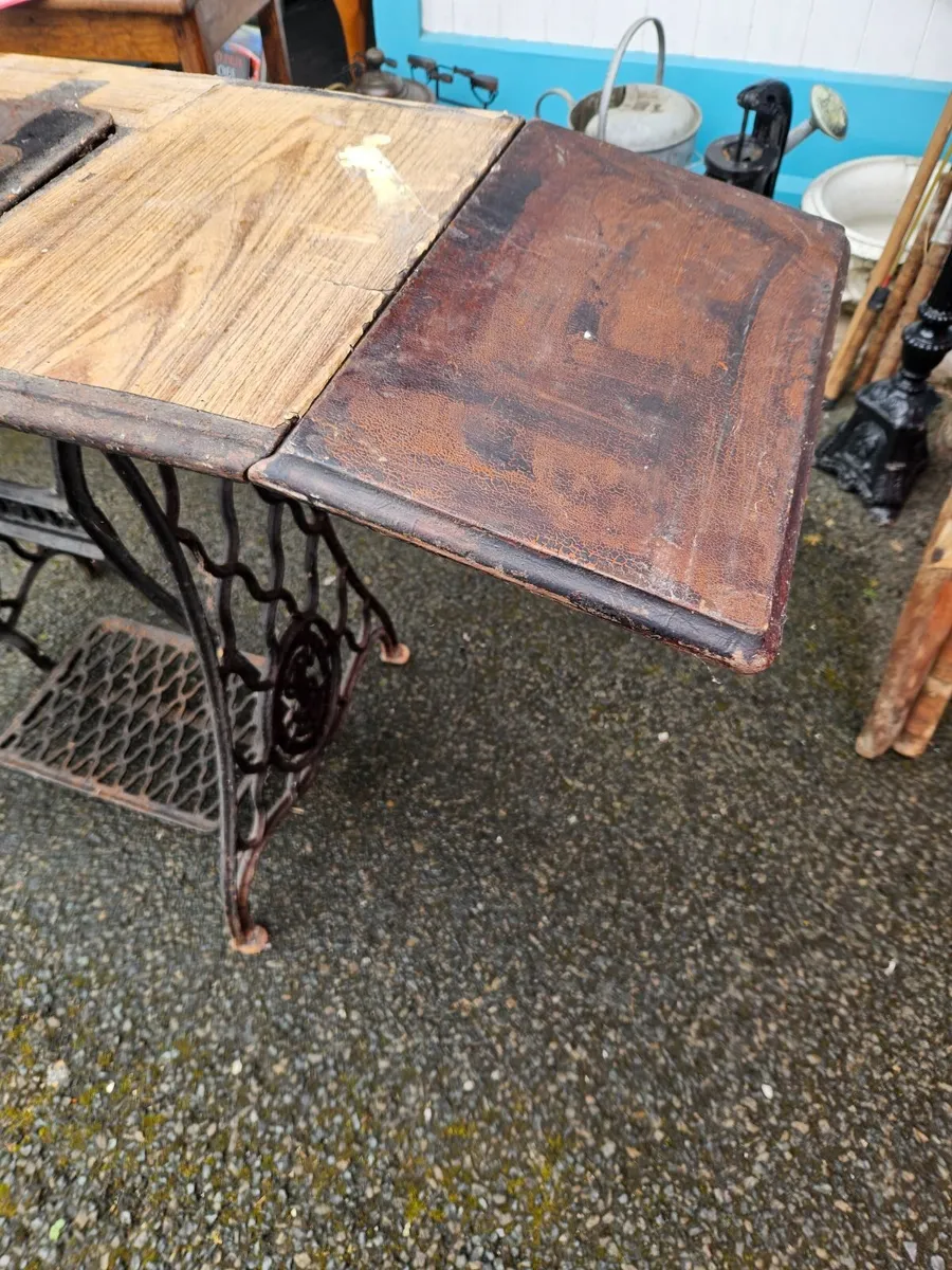 Vintage Singer Sewing Machine - Image 2