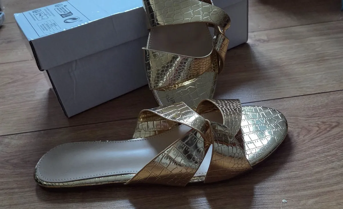 Shein Gold Twist Flat Sandals - Image 2