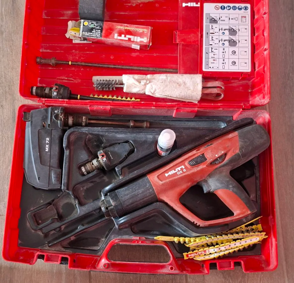 Hilti DX5 nail gun, with accesories, case and manu - Image 1