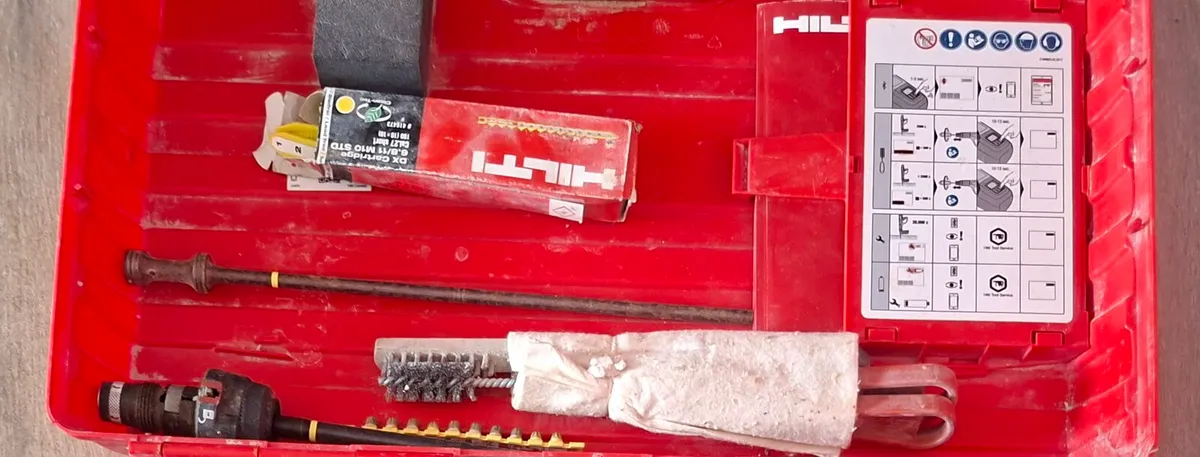 Hilti DX5 nail gun, with accesories, case and manu - Image 3