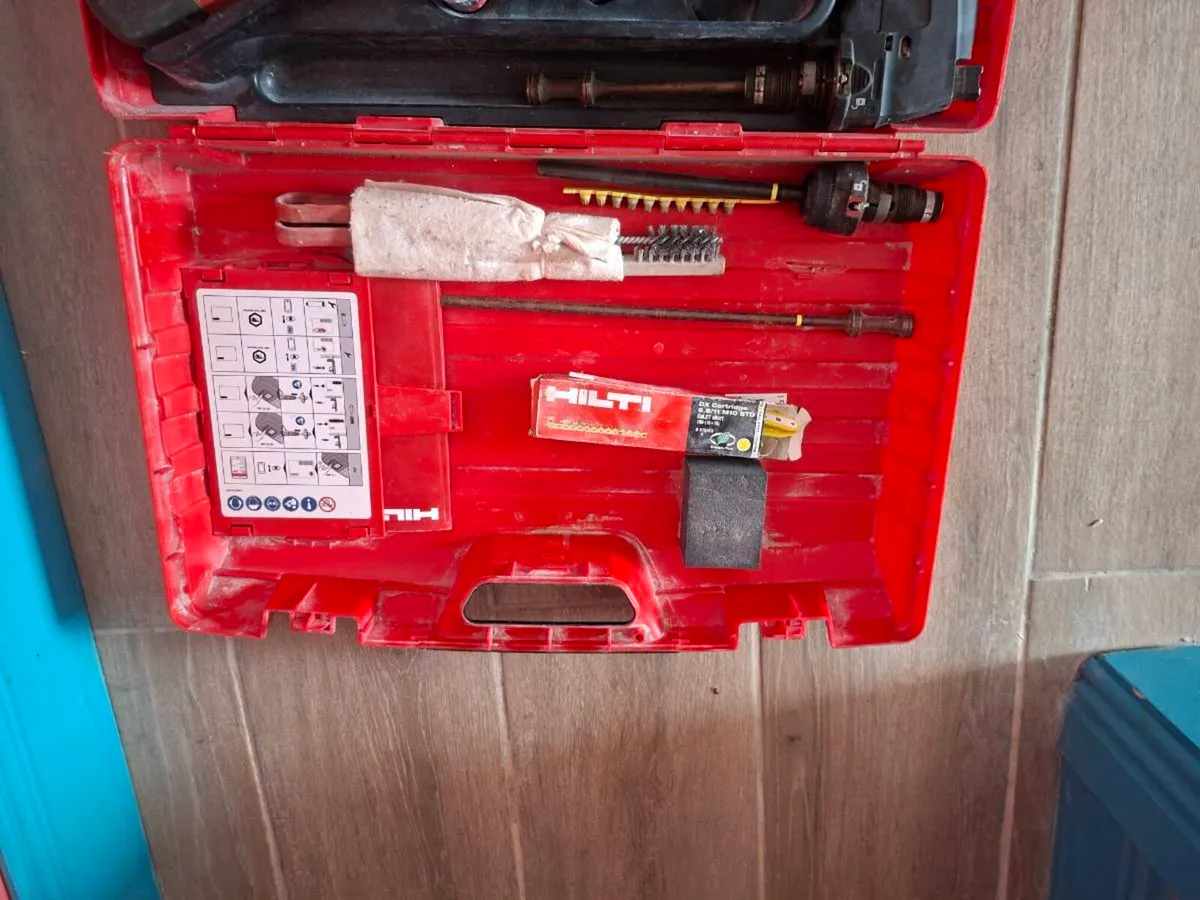 Hilti DX5 nail gun, with accesories, case and manu - Image 4